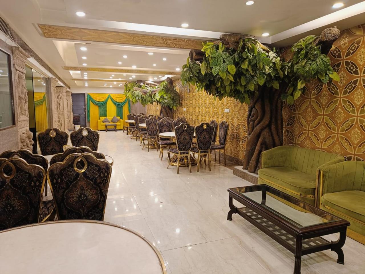 Hotel Waterfall Paschim Vihar Delhi Buitenkant foto